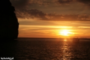 Filename=1633-Thai_Camb-Railey.jpg
Filesize=115KB
Dimensions=800x533
Date added=May 08, 2008 1633-Thai_Camb-Railey.jpg